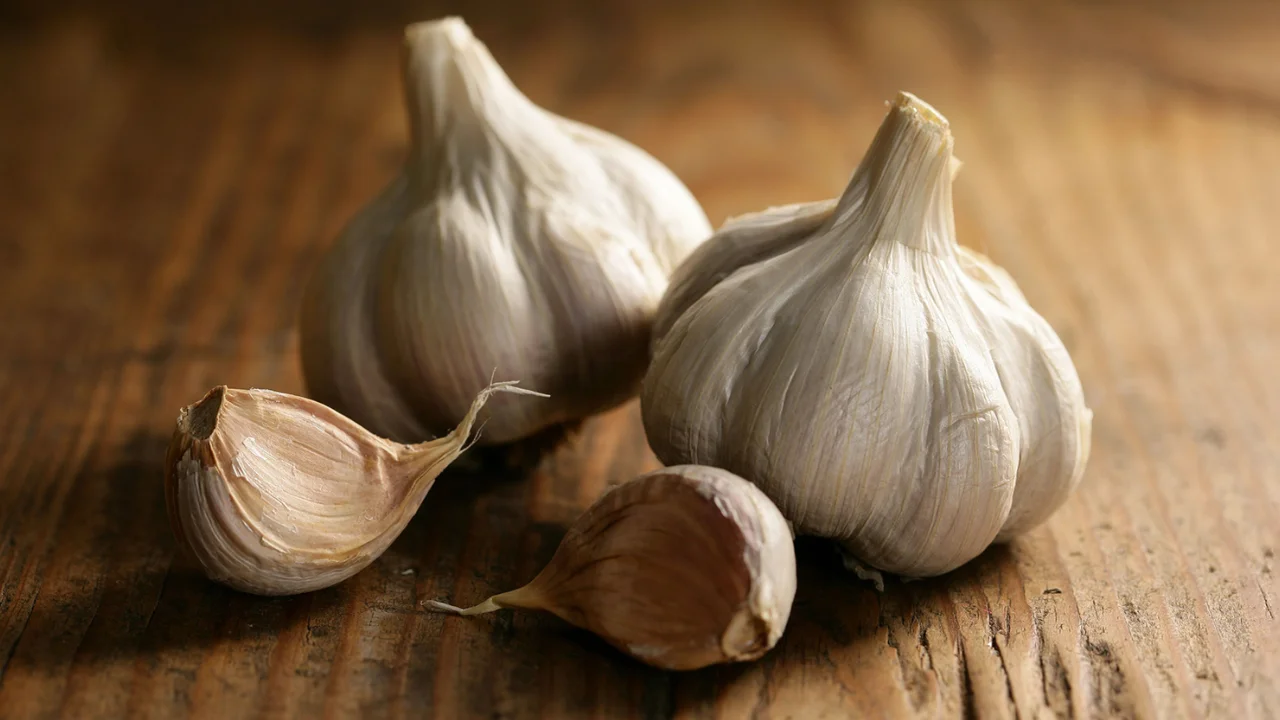 लहसुन खाने के 11 कमाल के फायदे: Benefits of Eating Garlic