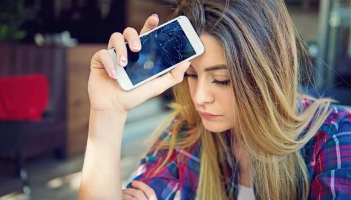You are currently viewing गुस्से में डिलीट कर दी बॉयफ्रेंड की WhatsApp Chat? अब पछताने की जरूरत नहीं, इस आसान तरीका से लाएं वापस