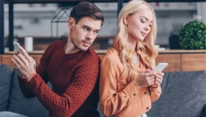 Read more about the article अपनी GF का WhatsApp अपने फोन में लॉगिन करना है? ये ट्रिक जानकर हो जाओगे शॉक्ड 90% लड़कों को नहीं पता ये तरीका!